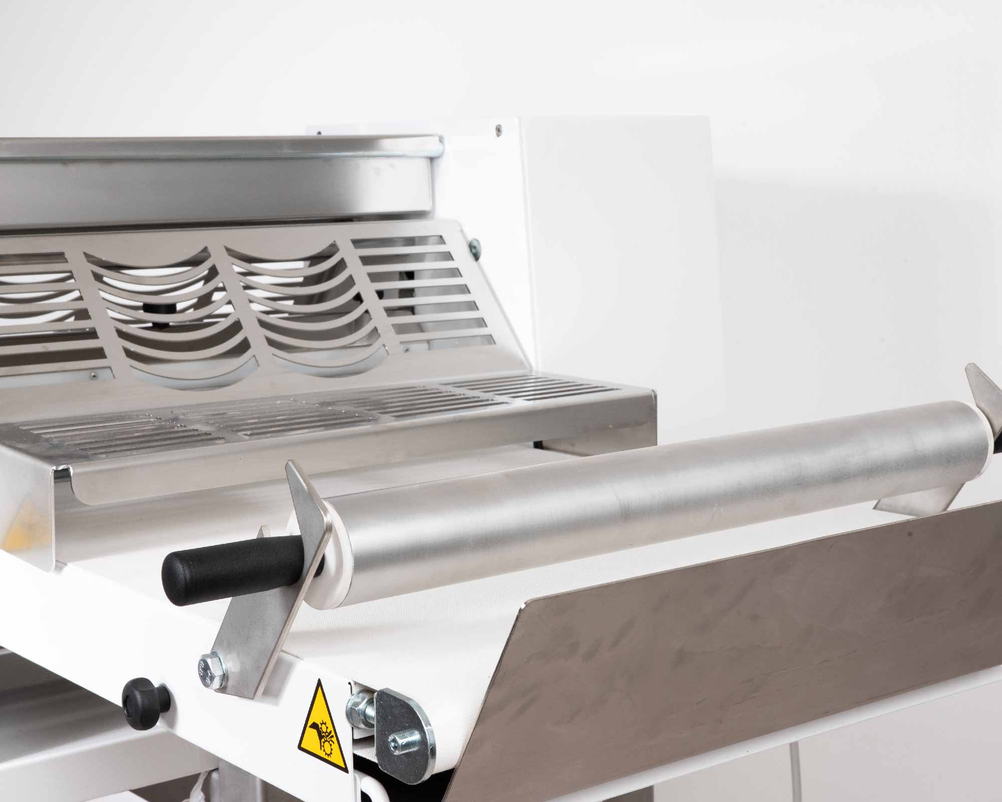 SFOGLIATRICE ELETTRICA A BASAMENTO Q6012